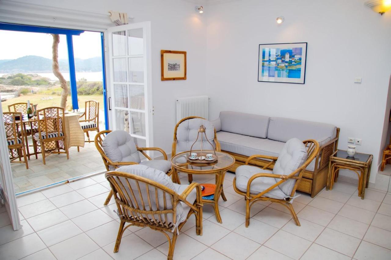 Aroura Homes 4Br Beachfront Villa Спетсес Экстерьер фото