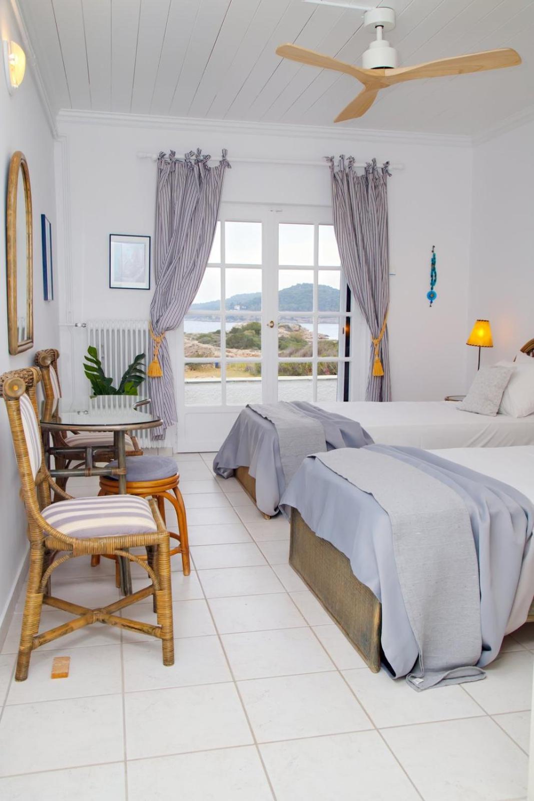 Aroura Homes 4Br Beachfront Villa Спетсес Экстерьер фото
